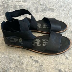 Sorel Ella Leather Sandal black women’s size 10 NWOT